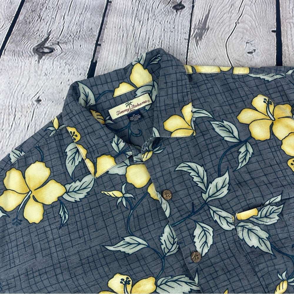 Tommy Bahama Camp Shirt Mens Medium Gray‎ Yellow Floral 100% Silk Hawaiian